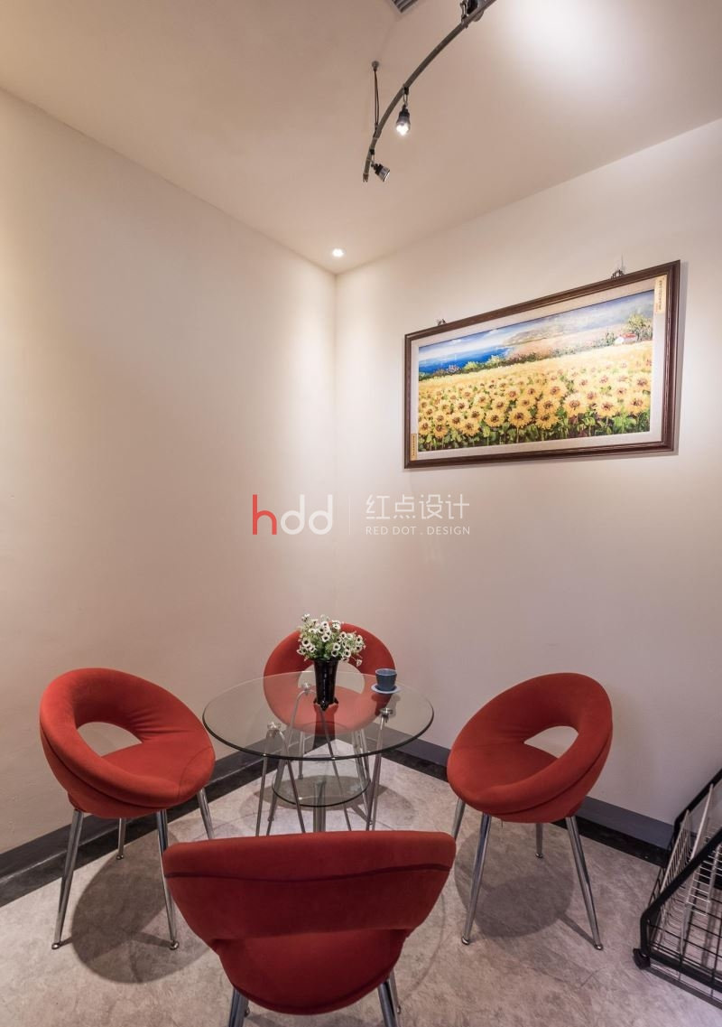 人文藝術環繞X LED燈展演! 顛覆想像的辦公空間-4.jpg